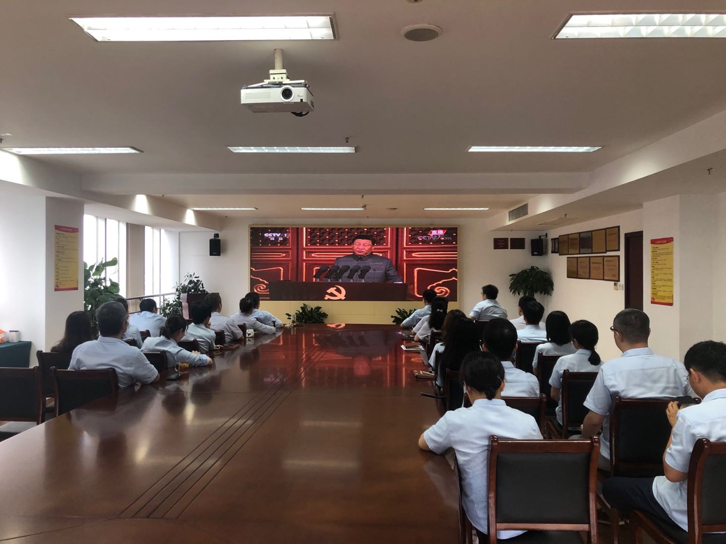听取习近平总书记在庆祝中国共产党成立100周年大会上的讲话.jpg